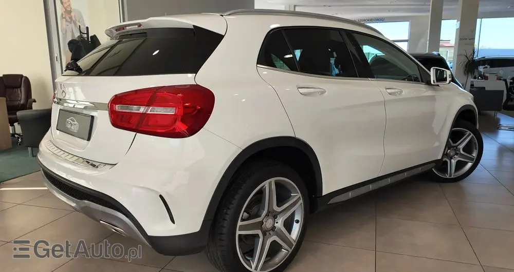 MERCEDES-BENZ GLA 250 4-Matic