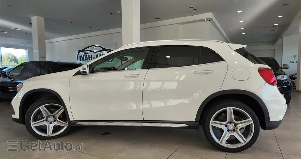 MERCEDES-BENZ GLA 250 4-Matic