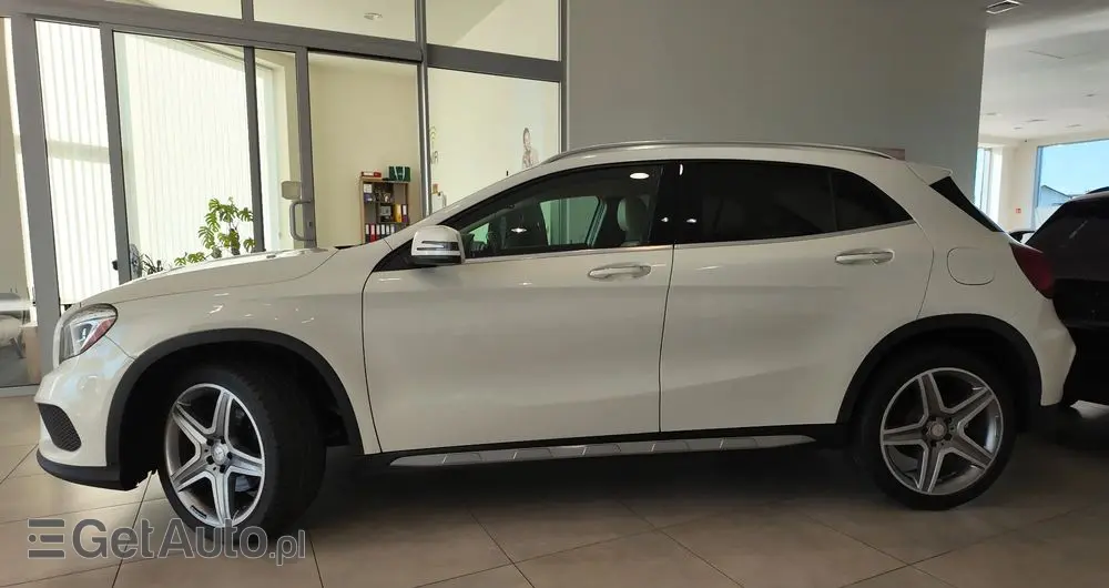 MERCEDES-BENZ GLA 250 4-Matic