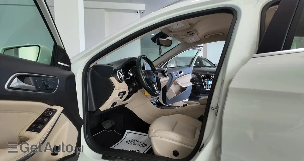 MERCEDES-BENZ GLA 250 4-Matic