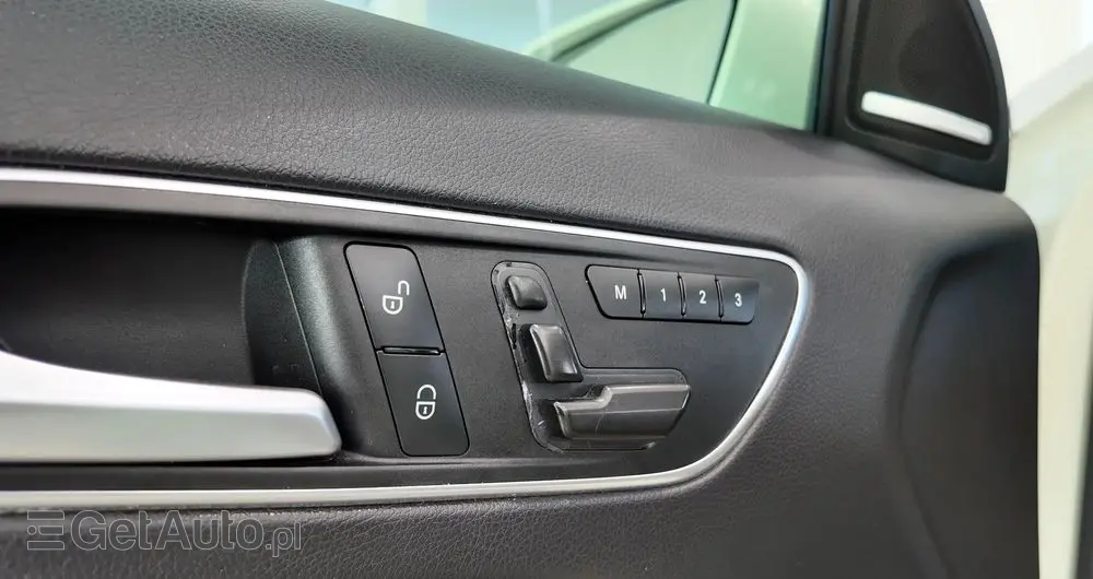 MERCEDES-BENZ GLA 250 4-Matic