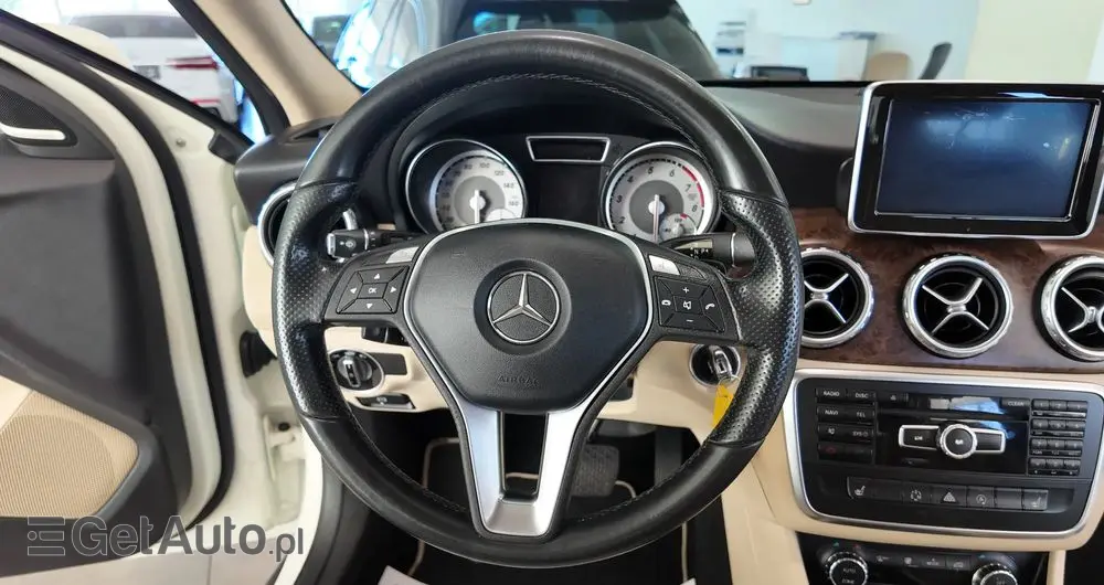 MERCEDES-BENZ GLA 250 4-Matic
