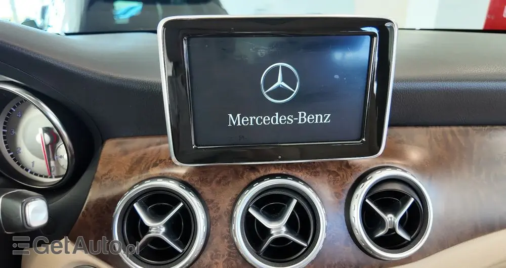 MERCEDES-BENZ GLA 250 4-Matic