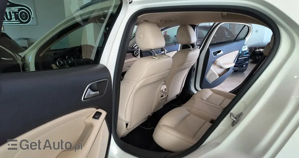 MERCEDES-BENZ GLA 250 4-Matic