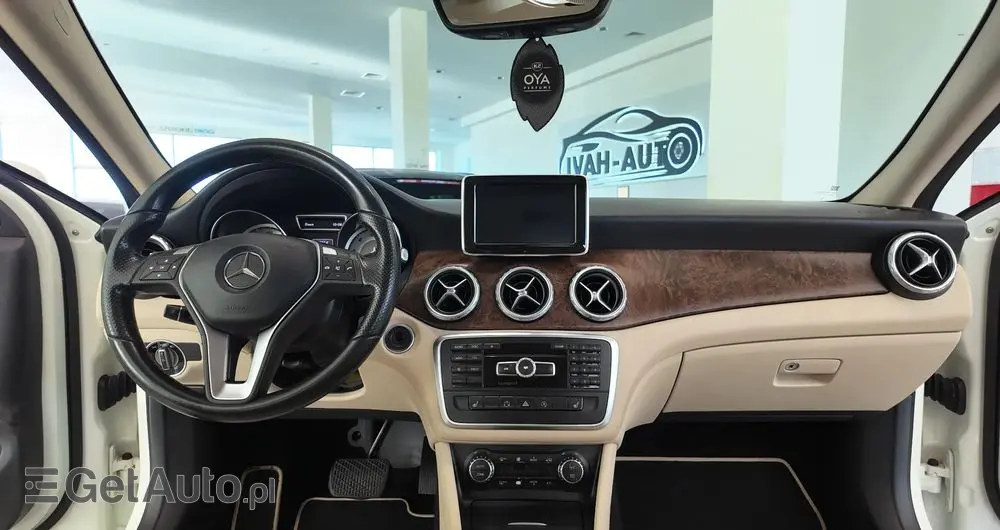 MERCEDES-BENZ GLA 250 4-Matic