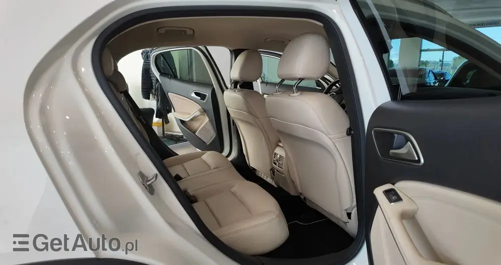 MERCEDES-BENZ GLA 250 4-Matic