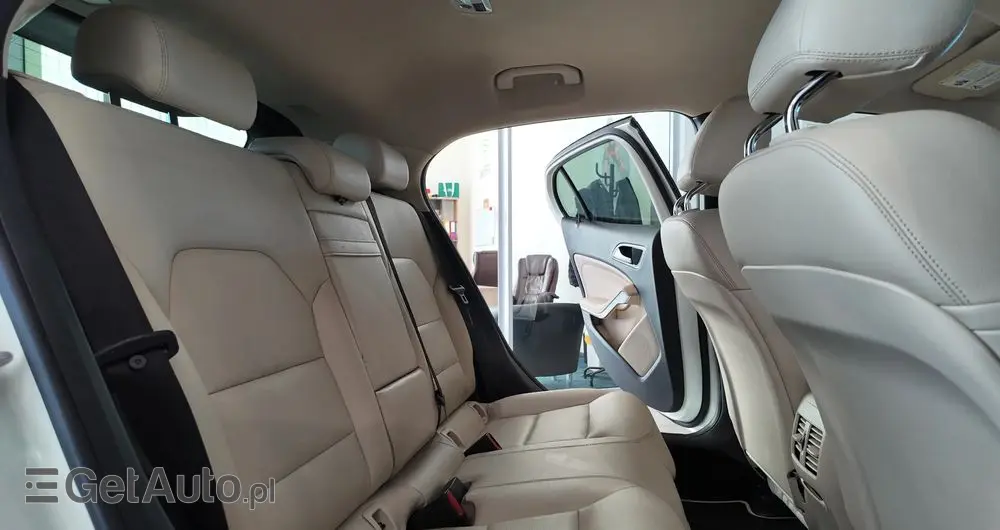MERCEDES-BENZ GLA 250 4-Matic