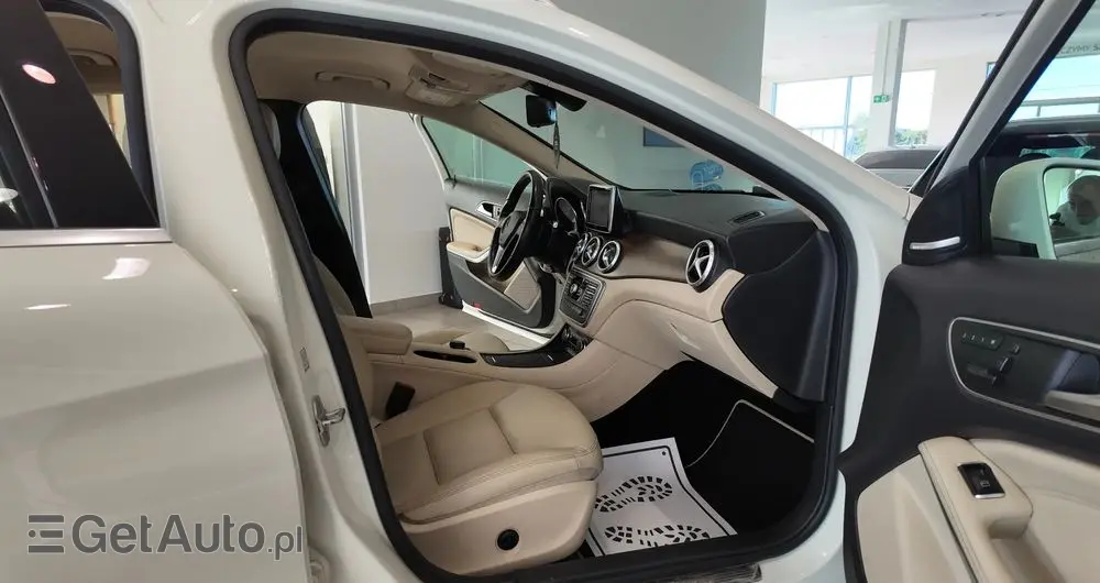 MERCEDES-BENZ GLA 250 4-Matic