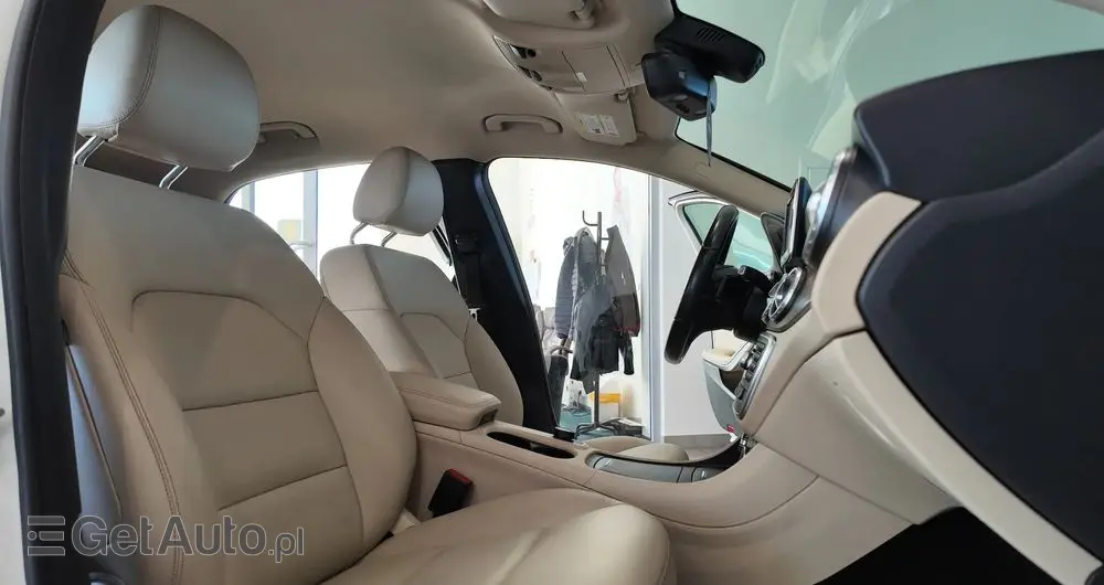 MERCEDES-BENZ GLA 250 4-Matic