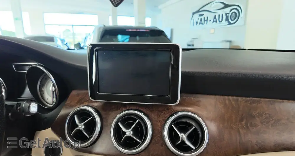 MERCEDES-BENZ GLA 250 4-Matic