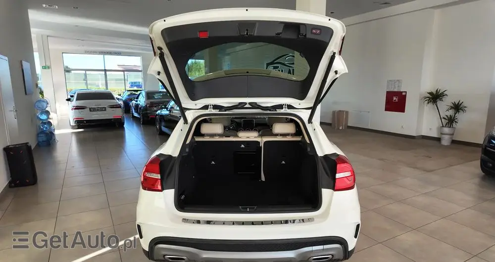 MERCEDES-BENZ GLA 250 4-Matic