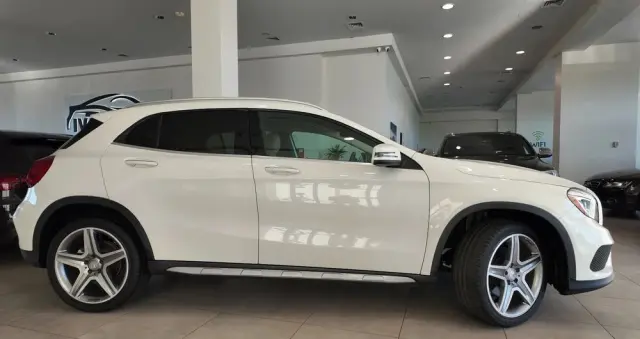 MERCEDES-BENZ GLA 250 4-Matic