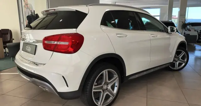 MERCEDES-BENZ GLA 250 4-Matic