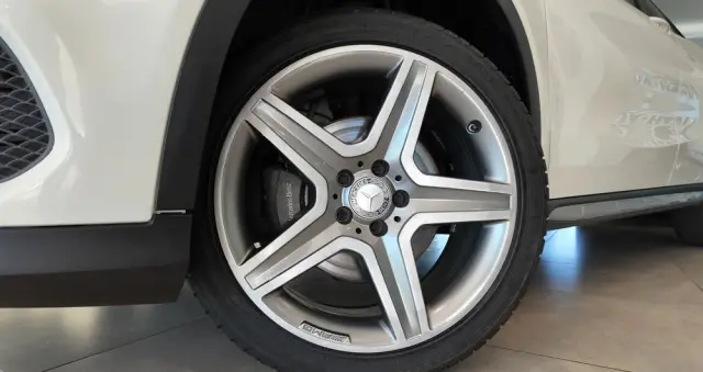 MERCEDES-BENZ GLA 250 4-Matic