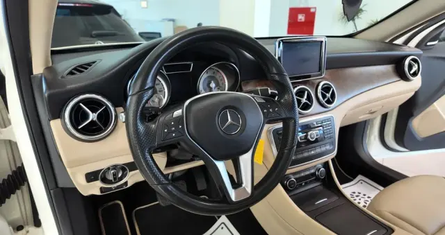 MERCEDES-BENZ GLA 250 4-Matic