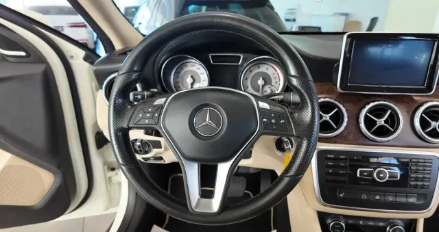 MERCEDES-BENZ GLA 250 4-Matic