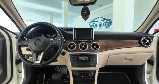 MERCEDES-BENZ GLA 250 4-Matic