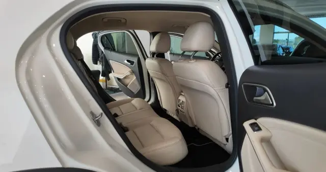 MERCEDES-BENZ GLA 250 4-Matic