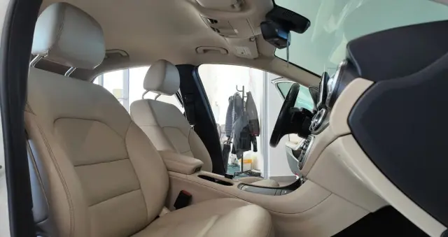 MERCEDES-BENZ GLA 250 4-Matic