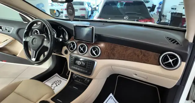 MERCEDES-BENZ GLA 250 4-Matic