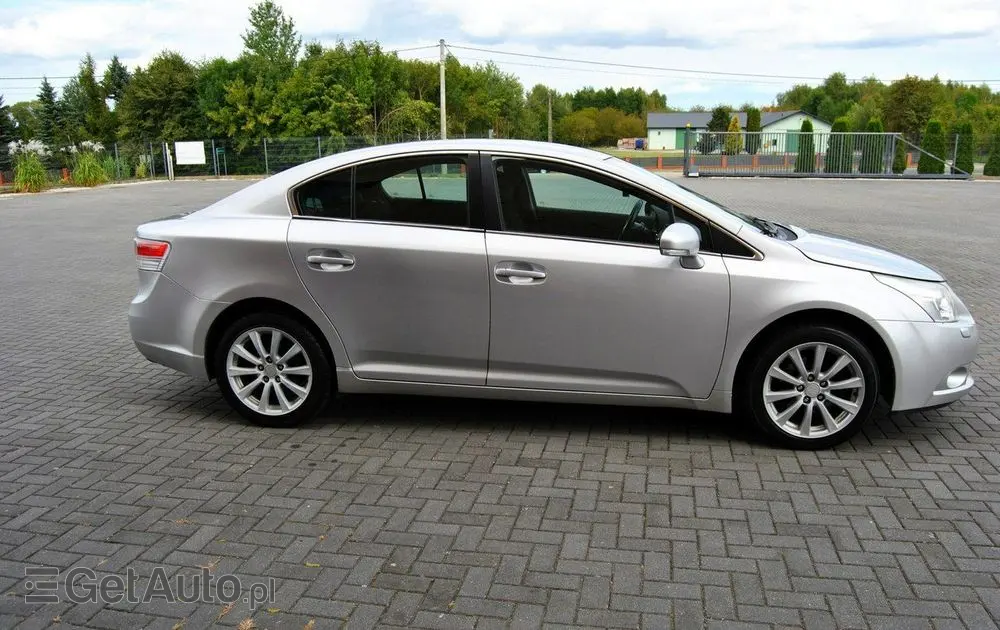 TOYOTA Avensis 