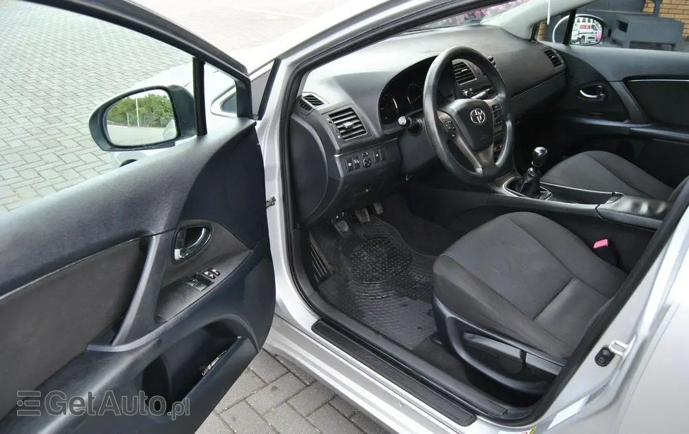 TOYOTA Avensis 
