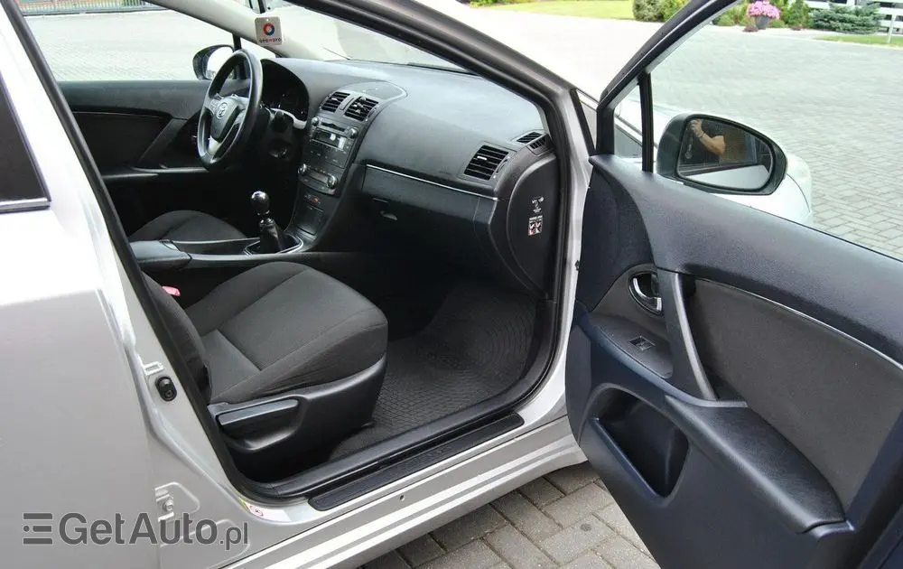 TOYOTA Avensis 