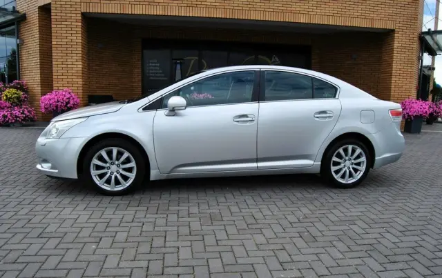 TOYOTA Avensis 