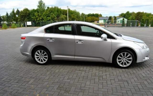 TOYOTA Avensis 