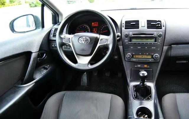 TOYOTA Avensis 