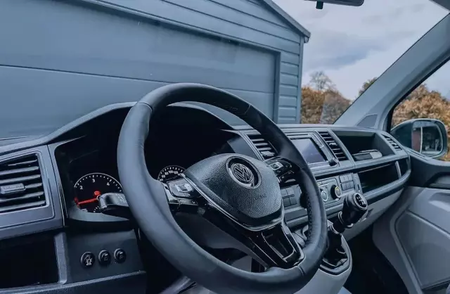 VOLKSWAGEN TRANSPORTER 