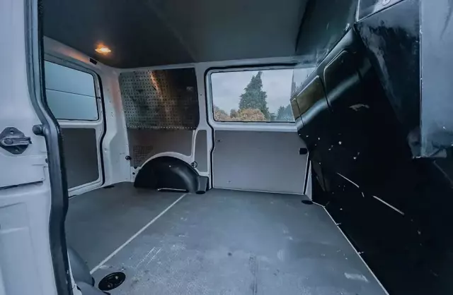 VOLKSWAGEN TRANSPORTER 