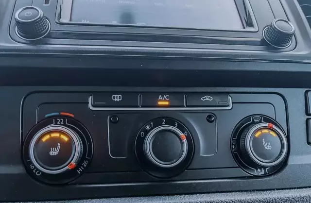 VOLKSWAGEN TRANSPORTER 