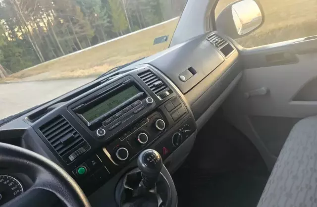 VOLKSWAGEN TRANSPORTER 