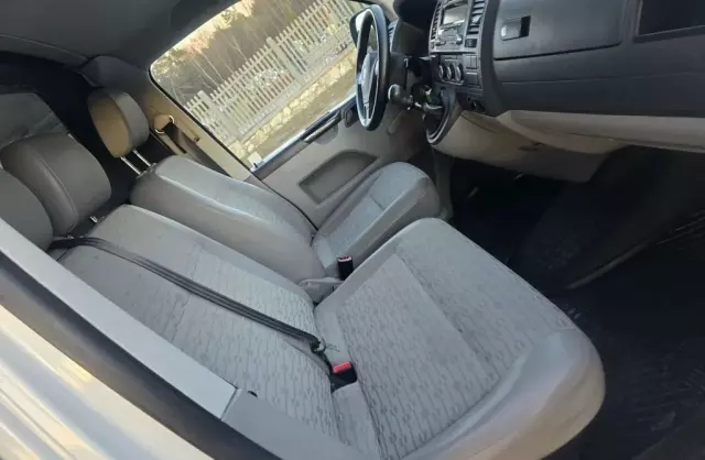 VOLKSWAGEN TRANSPORTER 