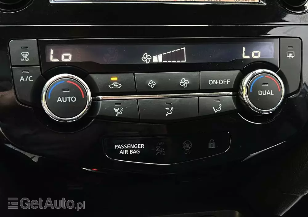 NISSAN Qashqai 1.3 DIG-T N-Connecta