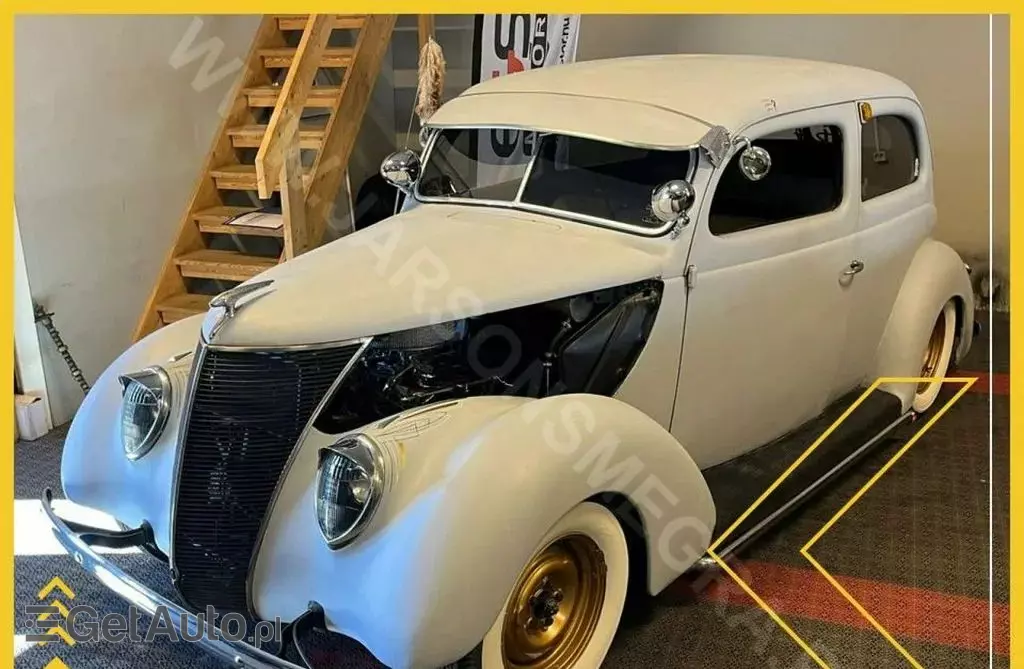 FORD 74 Tudor Sedan 2.2 V8  