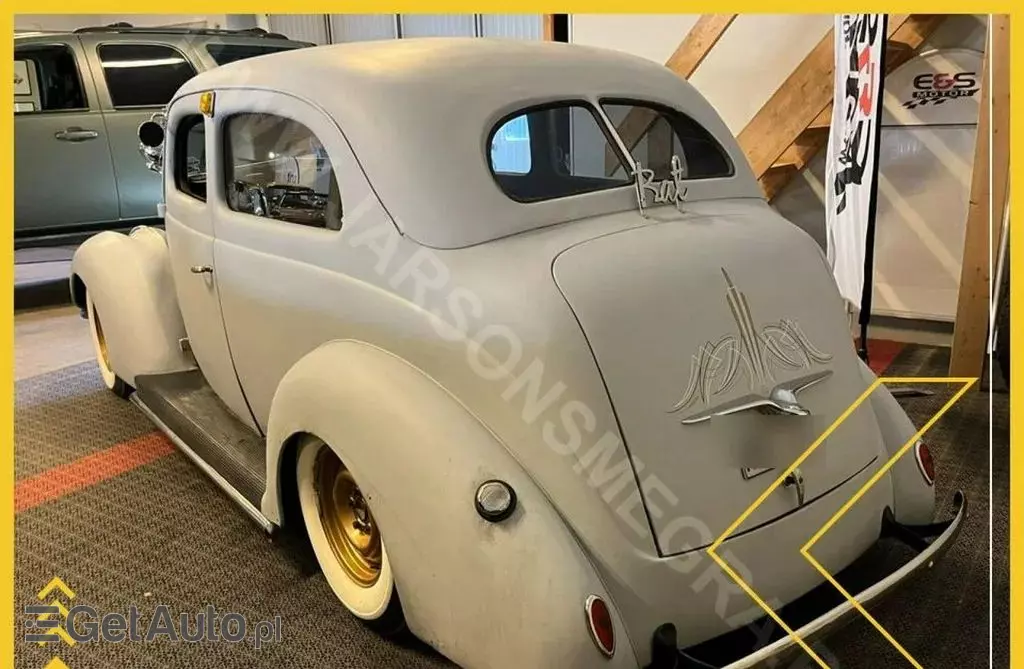 FORD 74 Tudor Sedan 2.2 V8  