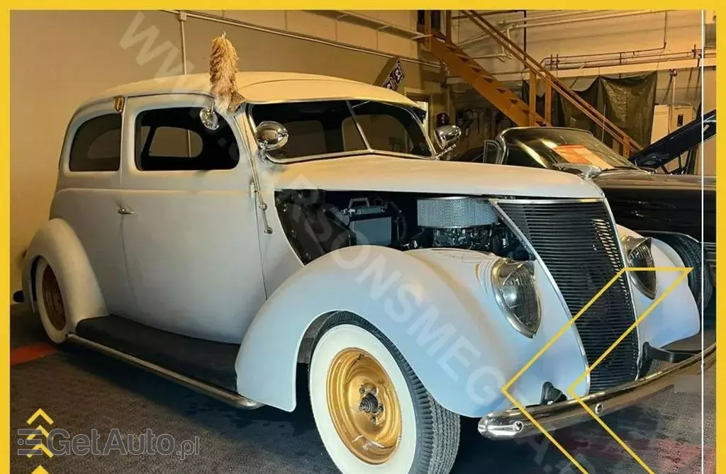 FORD 74 Tudor Sedan 2.2 V8  