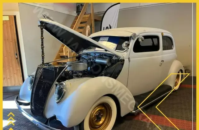 FORD 74 Tudor Sedan 2.2 V8  