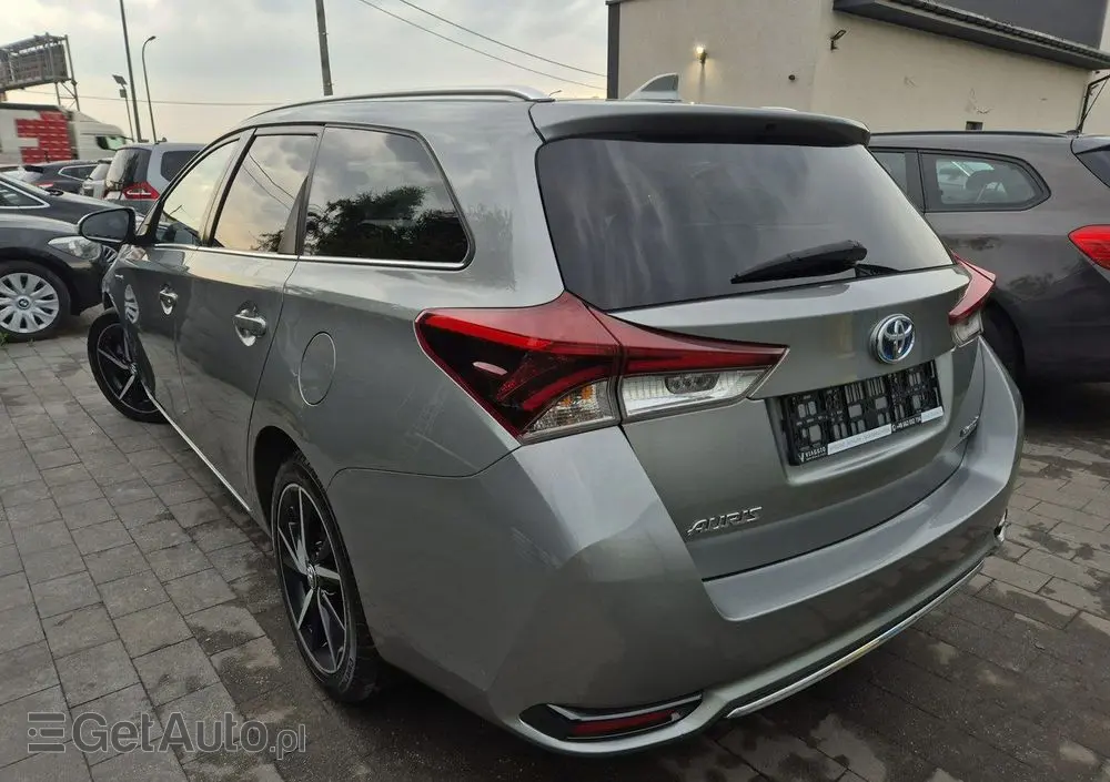 TOYOTA Auris 