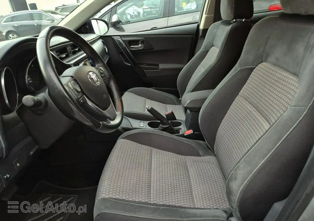 TOYOTA Auris 