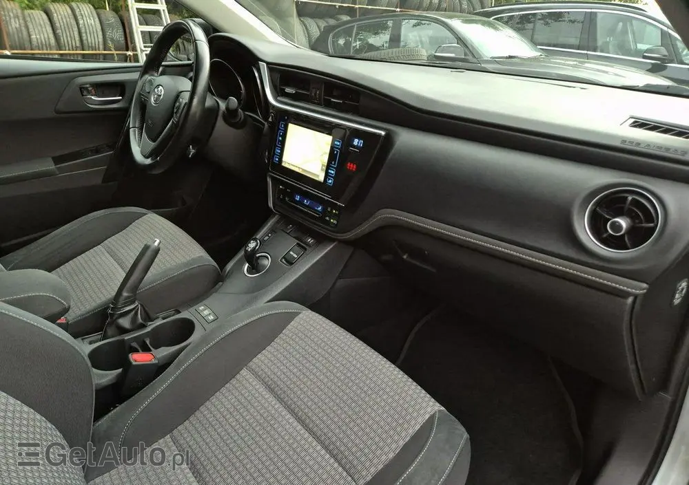 TOYOTA Auris 