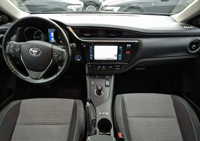 TOYOTA Auris 
