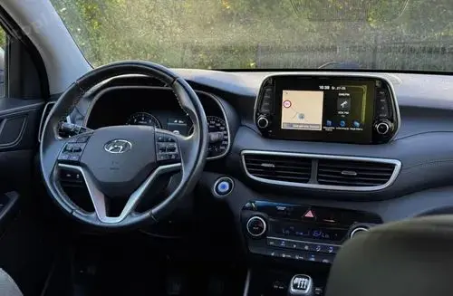 HYUNDAI Tucson 