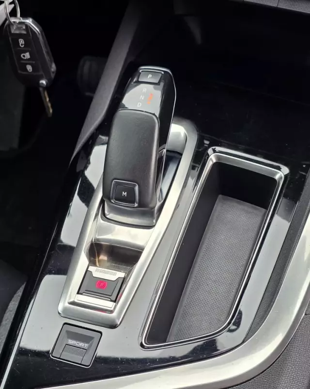 PEUGEOT 5008 E-HDI FAP 115 EGS6 Stop&Start Allure