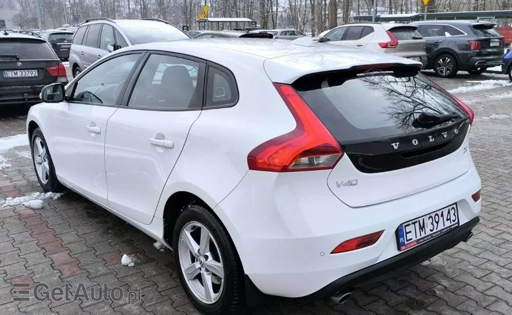 VOLVO V40 
