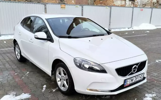 VOLVO V40 