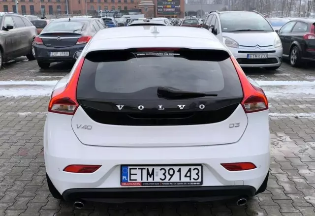 VOLVO V40 
