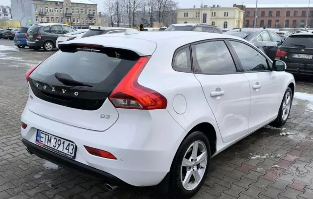 VOLVO V40 
